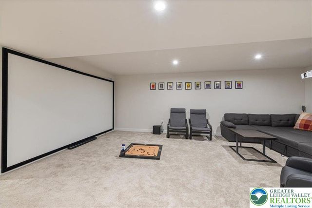 1064 Woodmont Lane, North Catasauqua Bor, PA 18032