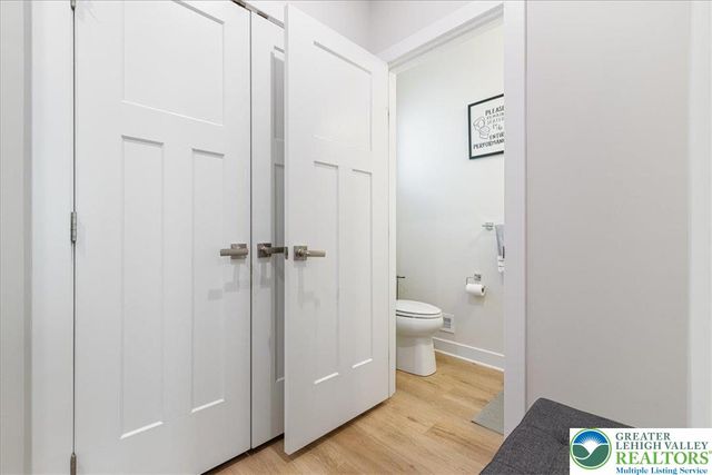 1064 Woodmont Lane, North Catasauqua Bor, PA 18032