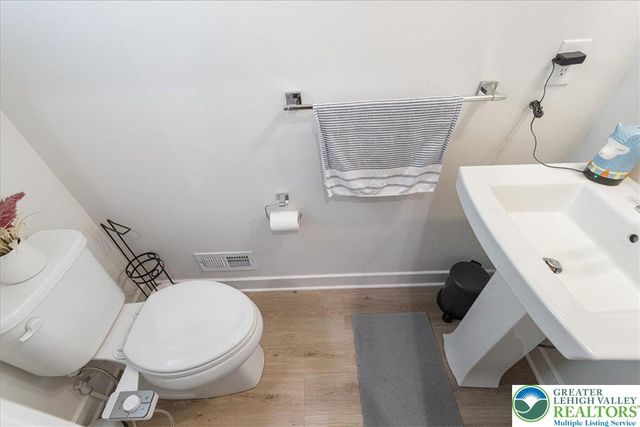 1064 Woodmont Lane, North Catasauqua Bor, PA 18032