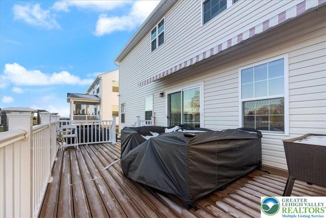 1064 Woodmont Lane, North Catasauqua Bor, PA 18032