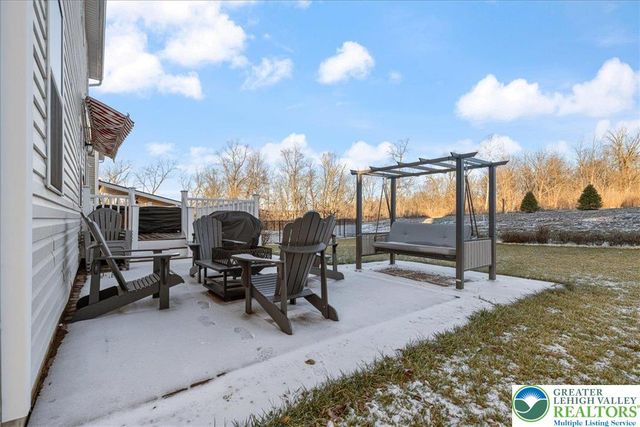 1064 Woodmont Lane, North Catasauqua Bor, PA 18032