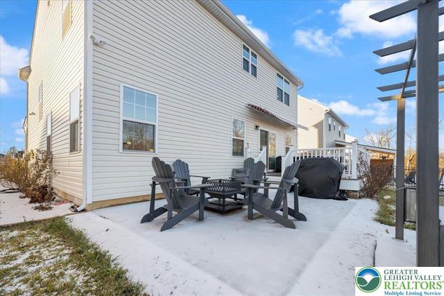 1064 Woodmont Lane, North Catasauqua Bor, PA 18032