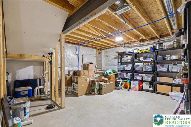 1064 Woodmont Lane, North Catasauqua Bor, PA 18032