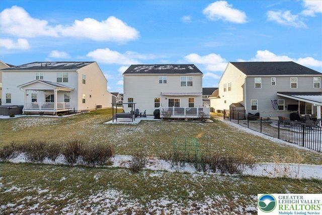 1064 Woodmont Lane, North Catasauqua Bor, PA 18032