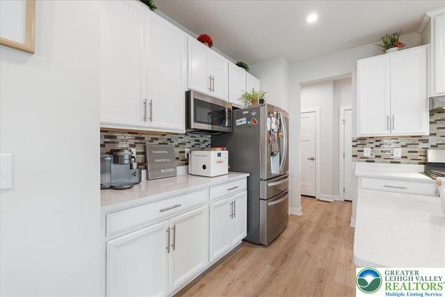 1064 Woodmont Lane, North Catasauqua Bor, PA 18032