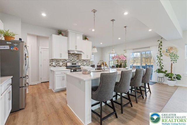 1064 Woodmont Lane, North Catasauqua Bor, PA 18032