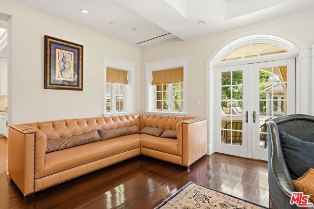 900 Chantilly Road, Los Angeles, CA 90077