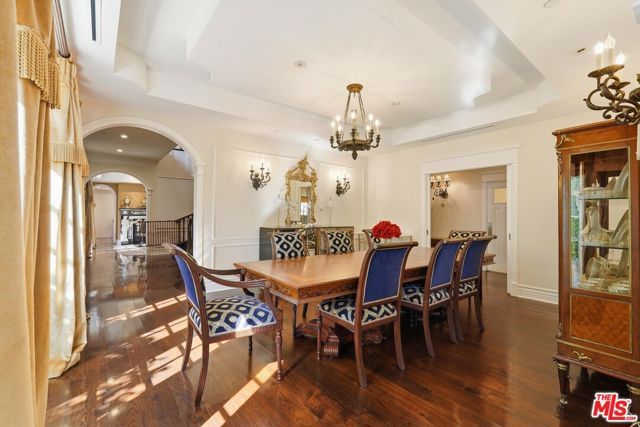 900 Chantilly Road, Los Angeles, CA 90077