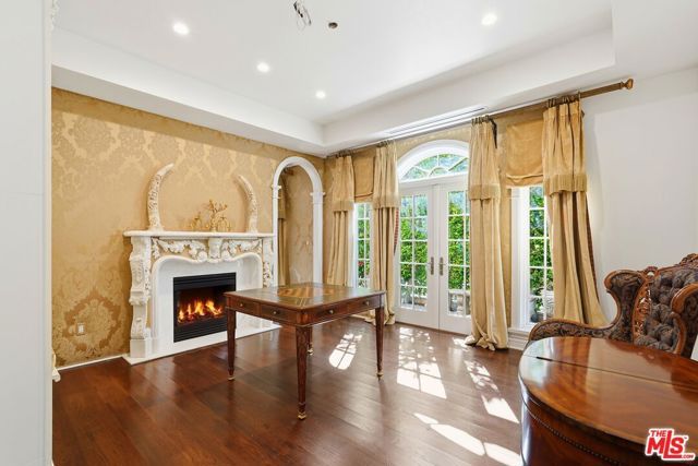 900 Chantilly Road, Los Angeles, CA 90077