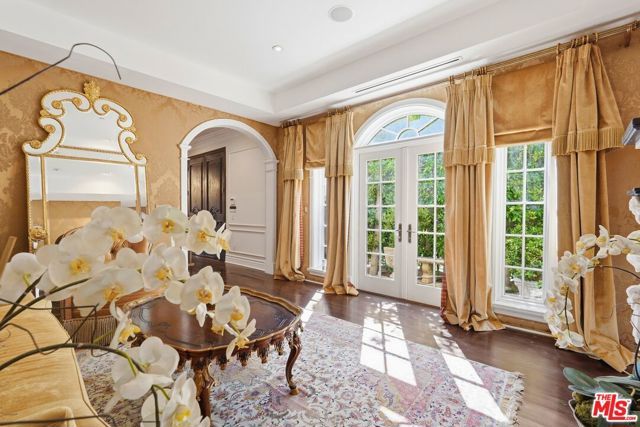 900 Chantilly Road, Los Angeles, CA 90077
