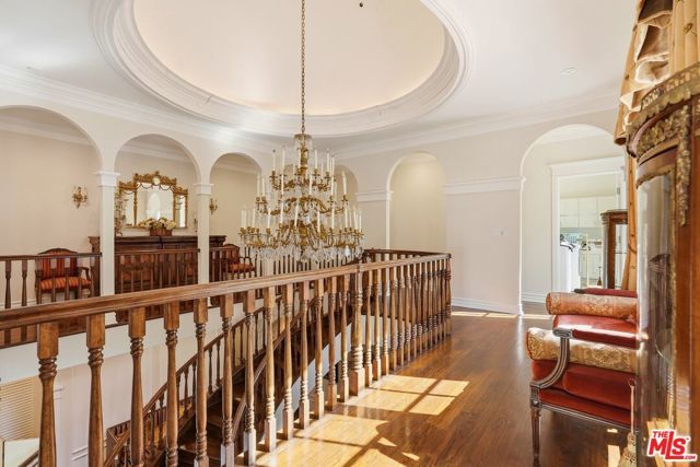900 Chantilly Road, Los Angeles, CA 90077