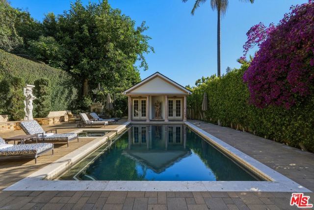 900 Chantilly Road, Los Angeles, CA 90077