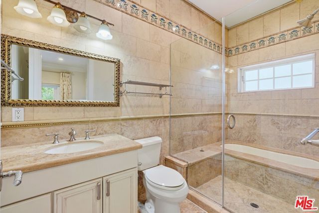 900 Chantilly Road, Los Angeles, CA 90077