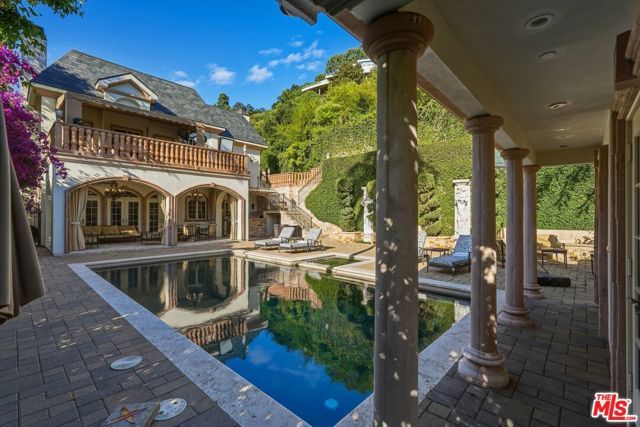 900 Chantilly Road, Los Angeles, CA 90077