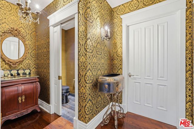 900 Chantilly Road, Los Angeles, CA 90077