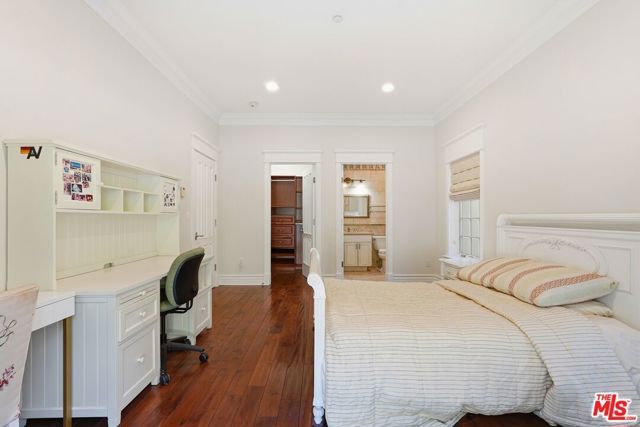 900 Chantilly Road, Los Angeles, CA 90077