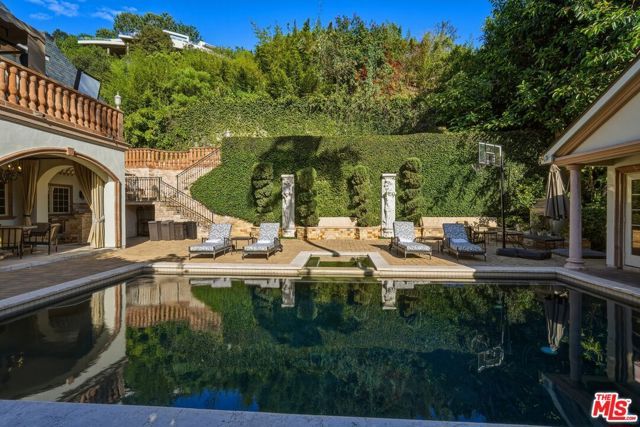 900 Chantilly Road, Los Angeles, CA 90077