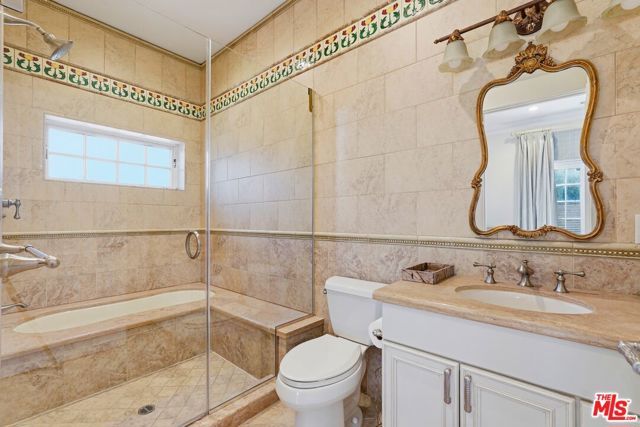 900 Chantilly Road, Los Angeles, CA 90077