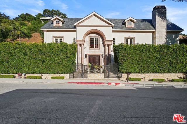 900 Chantilly Road, Los Angeles, CA 90077