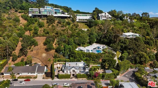 900 Chantilly Road, Los Angeles, CA 90077