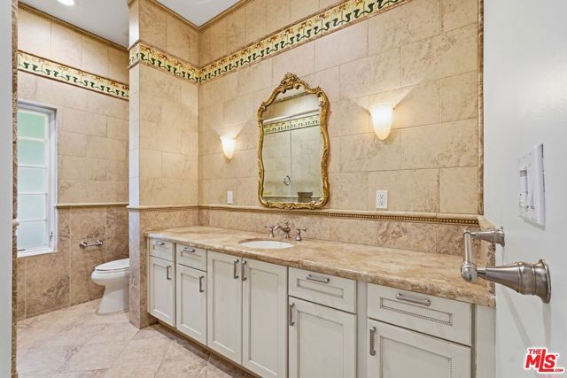 900 Chantilly Road, Los Angeles, CA 90077