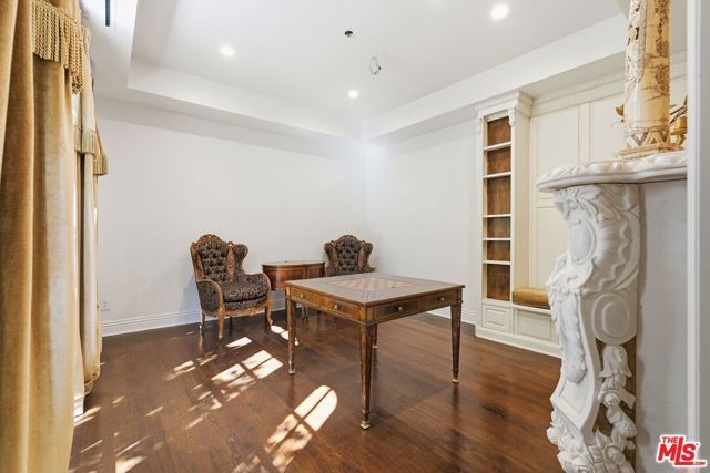 900 Chantilly Road, Los Angeles, CA 90077