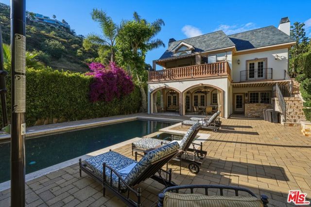 900 Chantilly Road, Los Angeles, CA 90077