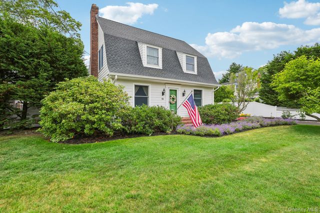 10 Boyd Avenue, Bay Shore, NY 11706