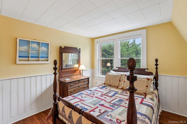 10 Boyd Avenue, Bay Shore, NY 11706
