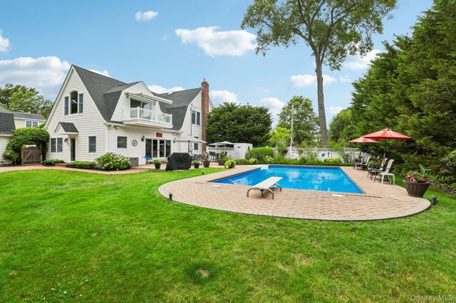 10 Boyd Avenue, Bay Shore, NY 11706