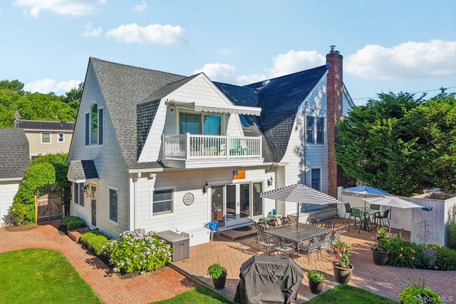 10 Boyd Avenue, Bay Shore, NY 11706