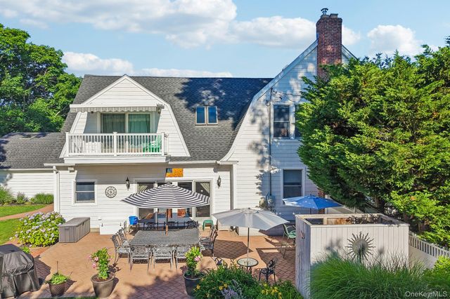 10 Boyd Avenue, Bay Shore, NY 11706