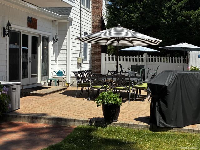 10 Boyd Avenue, Bay Shore, NY 11706