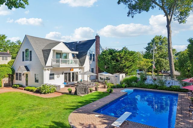 10 Boyd Avenue, Bay Shore, NY 11706