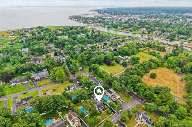 10 Boyd Avenue, Bay Shore, NY 11706