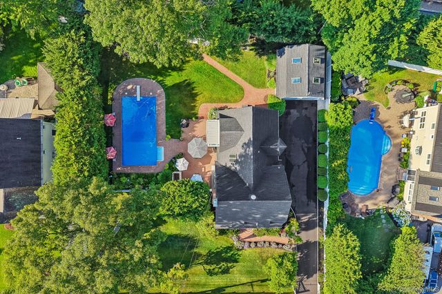 10 Boyd Avenue, Bay Shore, NY 11706