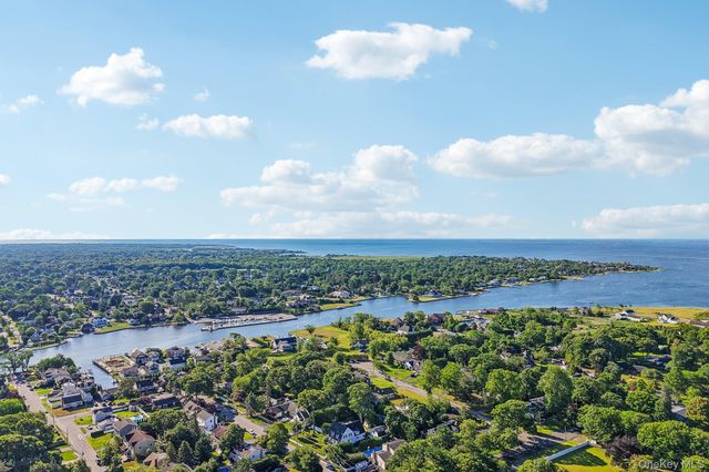 10 Boyd Avenue, Bay Shore, NY 11706