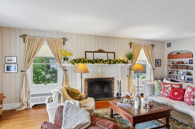 10 Boyd Avenue, Bay Shore, NY 11706