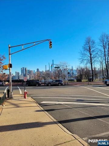 6515 Boulevard E 4 Q, West New York, NJ 07093