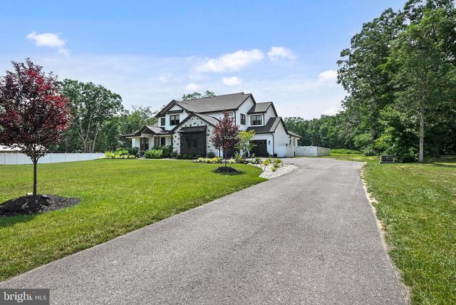 2731 FRIES MILL RD, Williamstown, NJ 08094