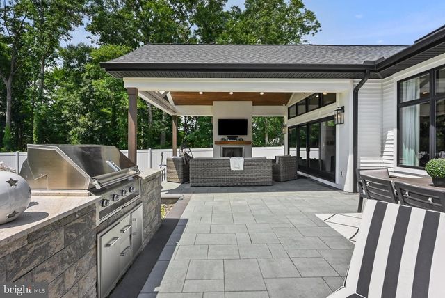 2731 FRIES MILL RD, Williamstown, NJ 08094