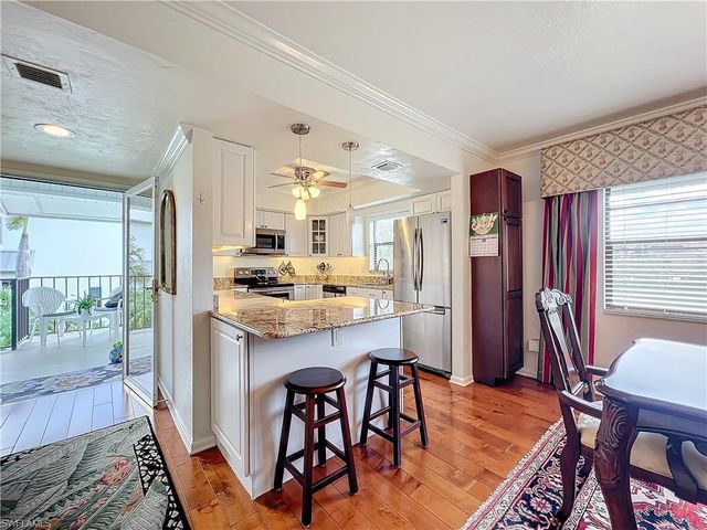 1065 8th ST S # 203, Naples, FL 34102