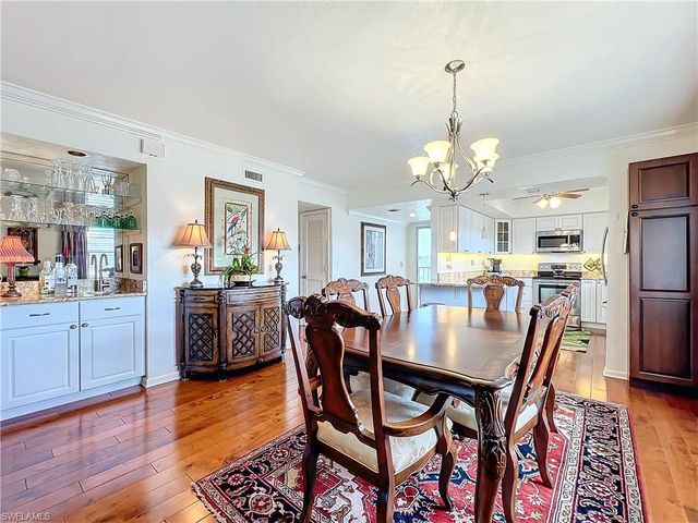 1065 8th ST S # 203, Naples, FL 34102