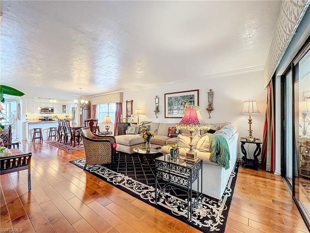 1065 8th ST S # 203, Naples, FL 34102