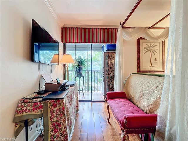 1065 8th ST S # 203, Naples, FL 34102