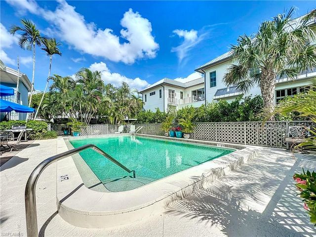 1065 8th ST S # 203, Naples, FL 34102