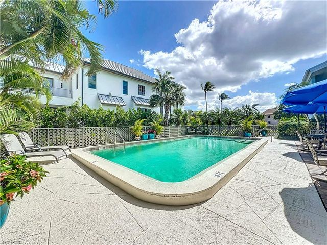 1065 8th ST S # 203, Naples, FL 34102