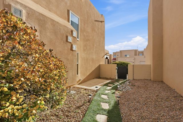 3615 Yipee Calle Court NW, Albuquerque, NM 87120