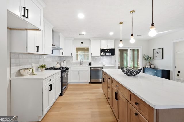 4146 Chimney Lake Drive NE, Roswell, GA 30075