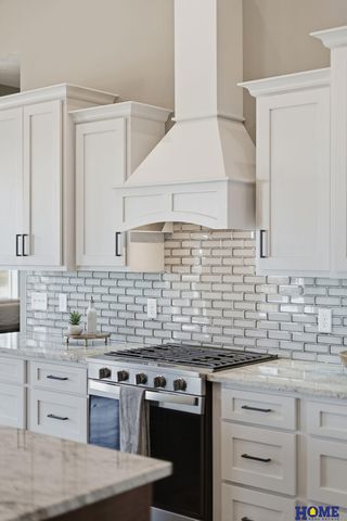 6326 Carveth Court, Lincoln, NE 68516